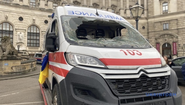Під ОБСЄ виставили знищену росіянами на Харківщині «швидку»