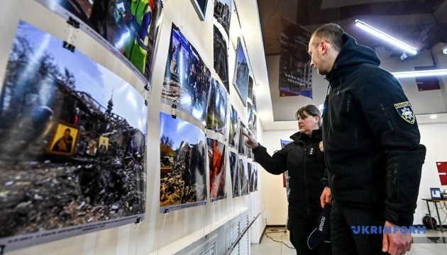 У Запоріжжі відкрили виставку «Незламні люди війни»