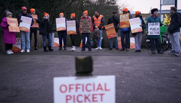 В Англії розпочався п'ятиденний страйк молодших лікарів