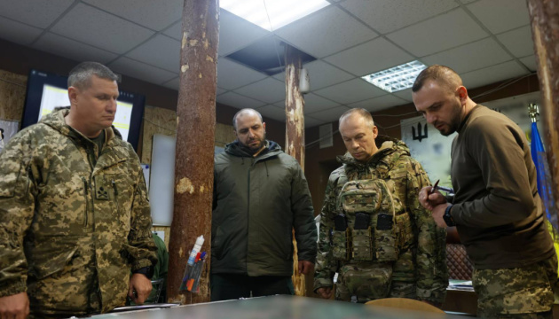 Сирський та Умєров відвідали командні пункти у зоні бойових дій