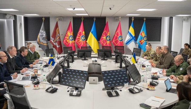 Умєров та Сирський обговорили з міністром оборони Швеції співпрацю у військовій сфері