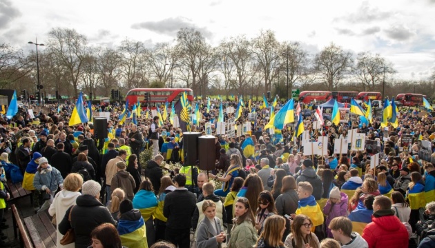 У Лондоні пройшов багатотисячний марш на знак солідарності з Україною