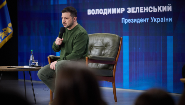 Зеленський заявив, що підготовка оборонних рубежів - відповідальність головкома та міністра оборони