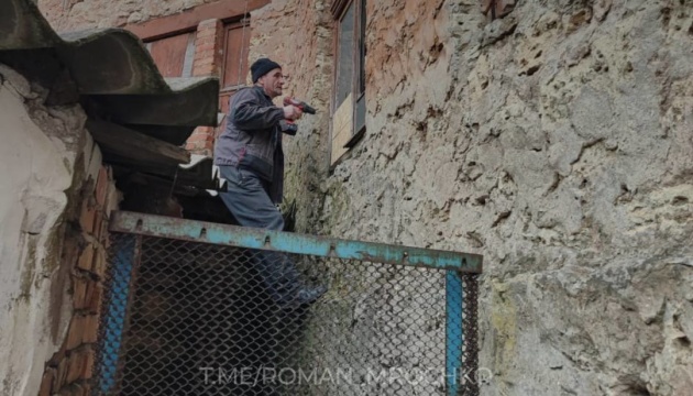 In Kherson, utility companies cover about 1,000 windows damaged by shelling