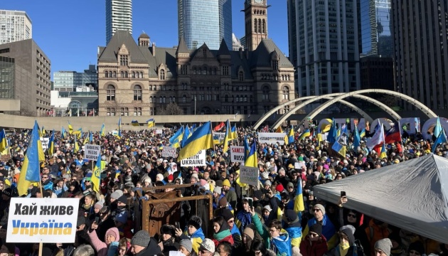 У Торонто тисячі людей повели мітинг на підтримку України