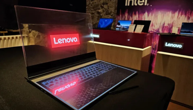 Lenovo показала прототип ноутбука з прозорим екраном