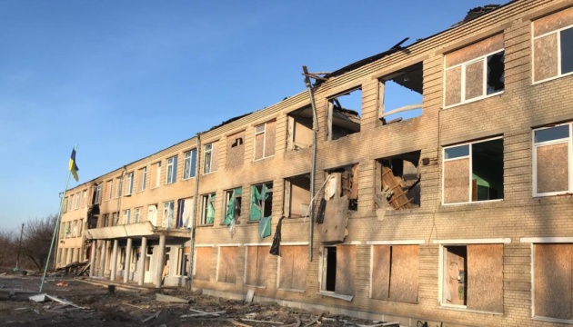 На Харківщині через нічні обстріли горіла ферма, пошкоджена школа