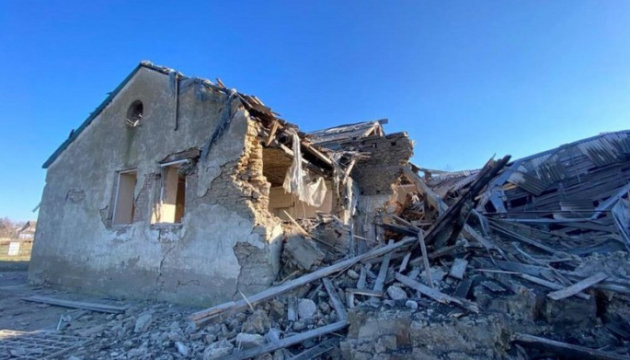 Росіяни на Херсонщині зранку і вночі обстріляли два села, є руйнування