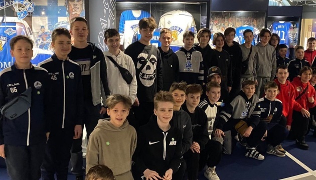 Юні гравці київських шкіл відвідали унікальний музей хокею у Тампере
