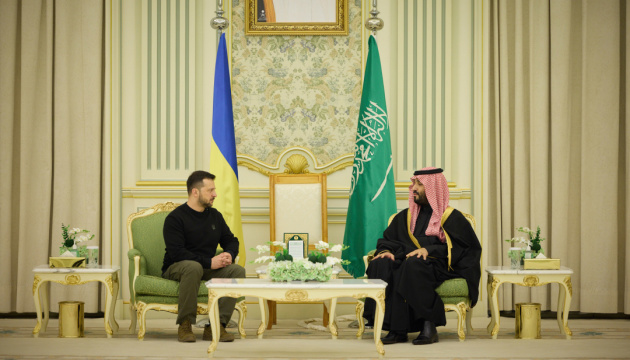 Selenskyj und Kronprinz von Saudi-Arabien besprechen Umsetzung der Friedensformel