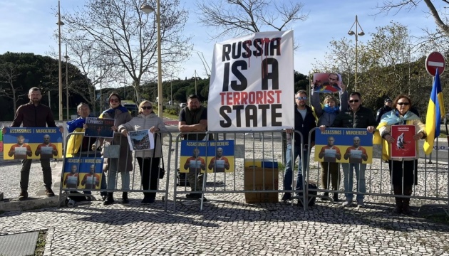 У Лісабоні українці провели мітинг під час конференції щодо розширення БРІКС