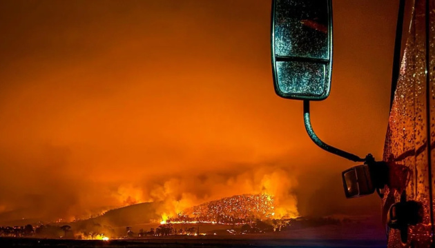 В Австралії через лісову пожежу евакуюють 30 тисяч людей 