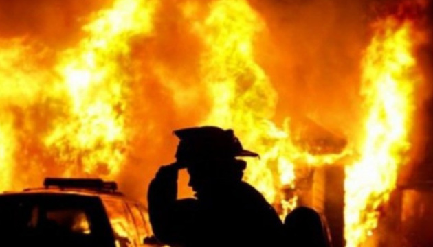 Ukraine : Deux maisons incendiées à la suite d’une frappe russe sur Kherson 