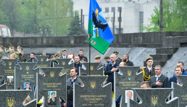 Військове кладовище в Гатному: як Україна вшанує загиблих героїв