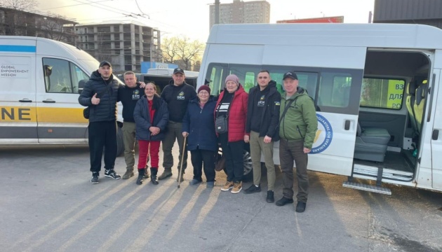 Волонтери евакуювали трьох мешканок Бериславської громади до Німеччини