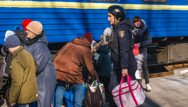 З прифронтових районів Донеччини евакуювали ще 14 дітей