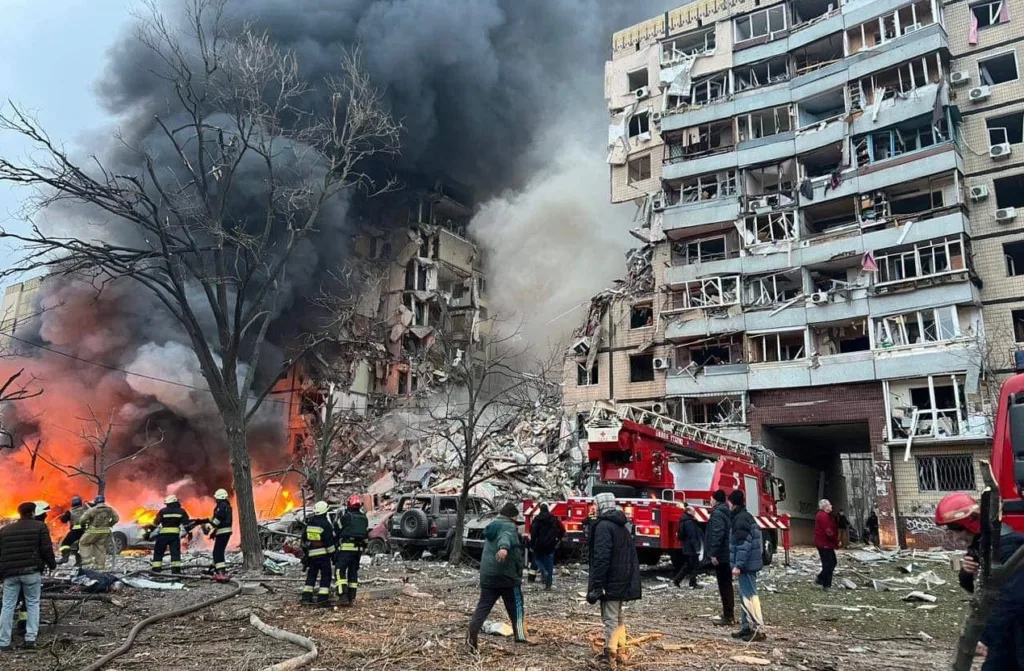 Наслідки російського удару по житловому будинку у Дніпрі 14 січня 2023 року. Джерело: ОП