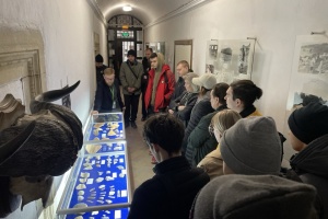 У Кам’янці-Подільському експонують артефакти з пам’яток, яким загрожує знищення