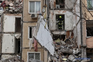 В Одесі відновили електропостачання у пошкодженому ударом дрона будинку 