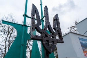 Тризуб з меморіалу Небесній Сотні та загиблим в АТО/ООС у Херсоні перемістили з міркувань безпеки 