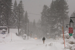 В Неваді й Каліфорнії через снігову бурю десятки тисяч людей залишилися без світла