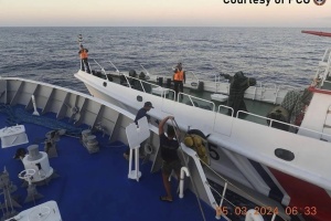 Сутичка в морі: Китай заблокував кораблі Філіппін і застосував водомети