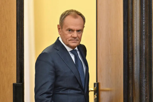 Туск прийняв відставку чотирьох міністрів, які балотуються до Європарламенту