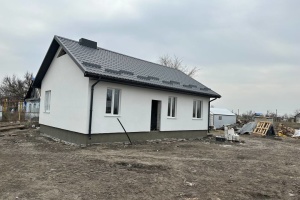 Понад 50% українців не задоволені темпами відбудови зруйнованого житла