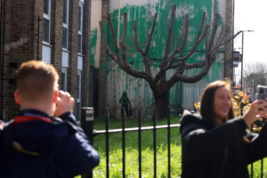 У Лондоні з’явився новий мурал Бенксі