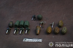 У Запоріжжі біля навчального закладу знайшли пакунок із 10 гранатами