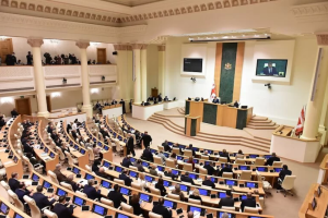 У Єврокомісії закликають парламент Грузії відхилити законопроєкт «про іноагентів»
