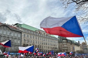 У Празі пройшли багатотисячні мітинги на підтримку президента країни