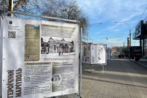У Бучі встановили інформаційні стенди, які розповідають про міста-герої України
