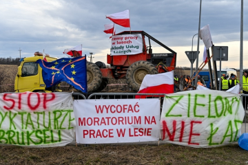 Agricultores polacos cierran por completo el puesto fronterizo Shegyni en la frontera con Ucrania para camiones
