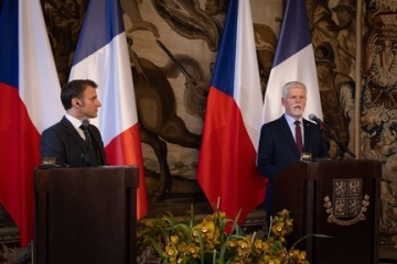 Francia se suma a la iniciativa checa de compra de municiones para Ucrania