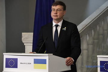 Dombrovskis to discuss blocking border with Ukraine in Warsaw