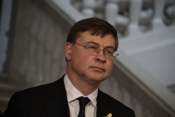 Valdis Dombrovskis : L'Ukraine recevra 4,5 milliards d'euros de l'UE en mars et 1,5 milliard d'euros supplémentaires en avril