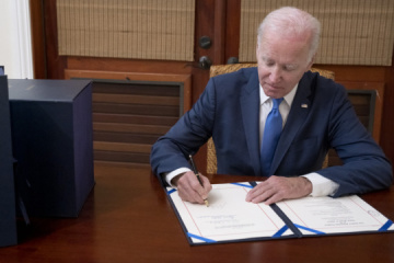 Biden signs law to fund part of US government