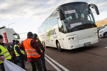 Ukraine calls on Poland to ensure unhindered border crossing for buses