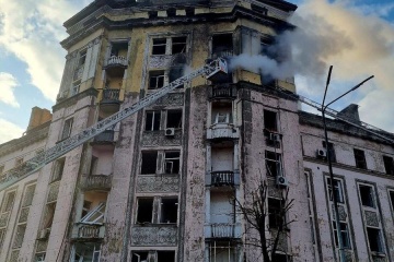 Treize personnes blessées dans une attaque de missiles russes sur Kyiv
