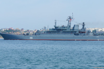 ウクライナ軍、クリミア方面でロシアの大型揚陸艦「ヤマル」と「アゾフ」等を攻撃