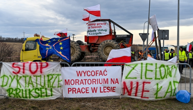 Agricultores polacos cierran por completo el puesto fronterizo Shegyni en la frontera con Ucrania para camiones