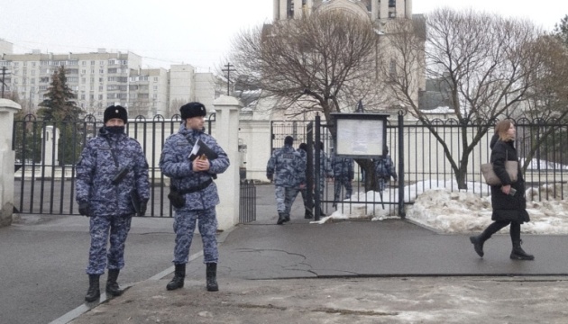У Росії на акціях прощання з Навальним затримали понад сто активістів