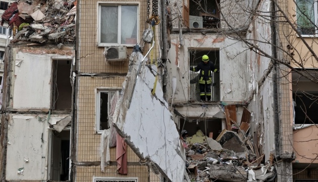 В Одесі відновили електропостачання у пошкодженому ударом дрона будинку 