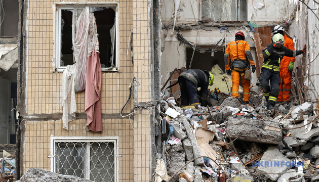 12 Tote nach Drohnenangriff auf Odessa: Rettungskräfte bergen Leichen zweier Kinder im Alter von 10 und 8 Jahren