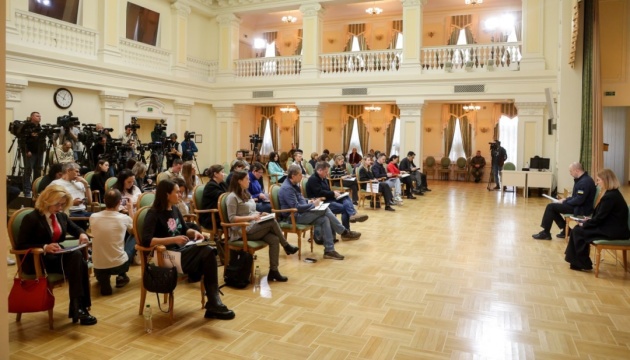 シュミハリ宇首相、ウクライナの省の３、４削減計画を発表