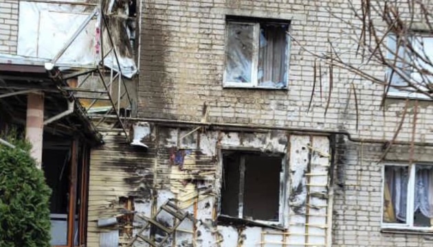 Ворог обстріляв місто на Сумщині: пошкоджені навчальний заклад, дитсадок і житлові будинки