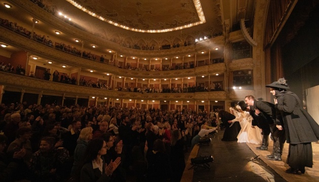 Театр Франка зібрав для ЗСУ понад ₴2,3 мільйона на благодійному показі «Конотопської відьми»