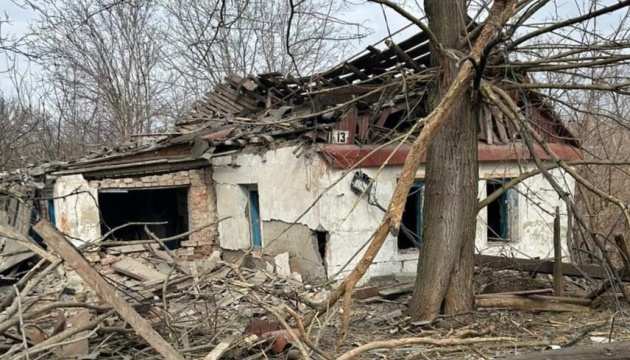 Invaders shell village in Donetsk region, killing woman