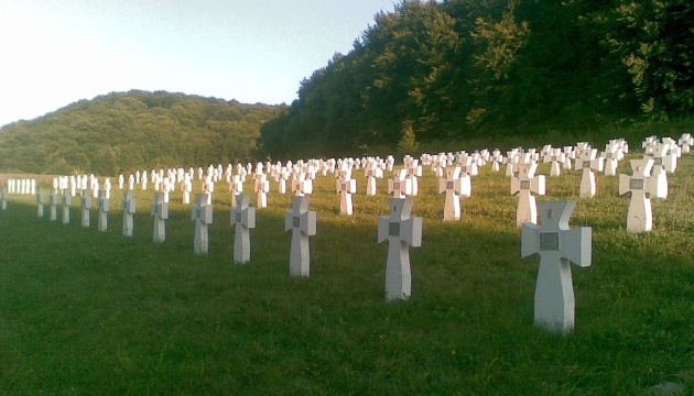 Військові кладовища: як світ зберігає пам’ять про полеглих героїв